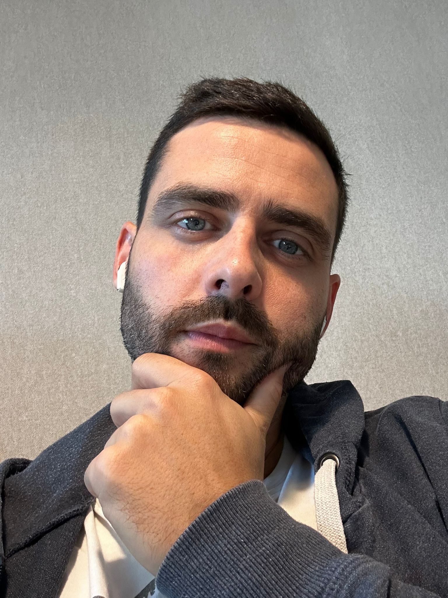 Dlaczego politycy powinni iść na terapię? [felieton]